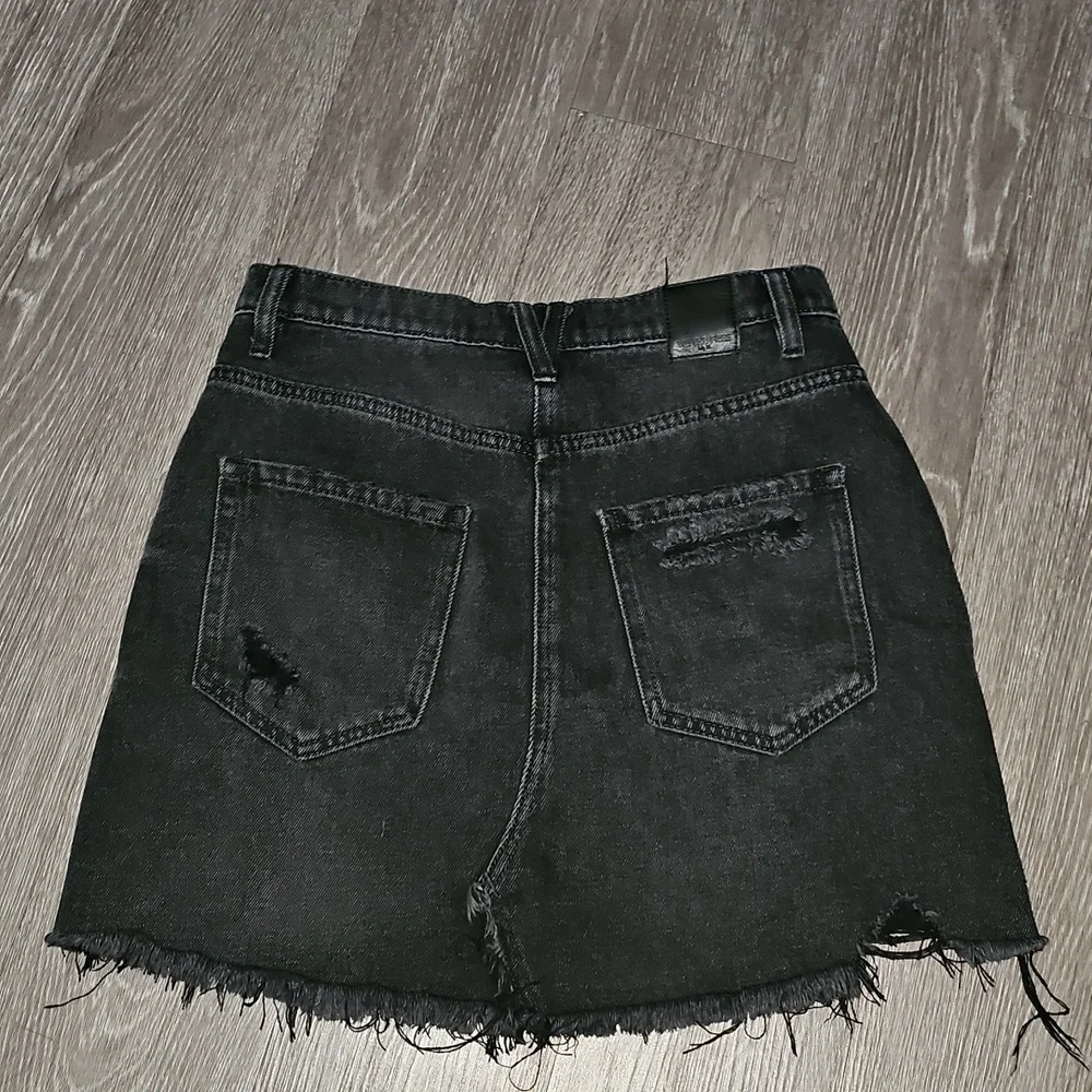 WE THE FREE Black Denim Distressed Skirt. So Cute. Sz 29 Womens!!